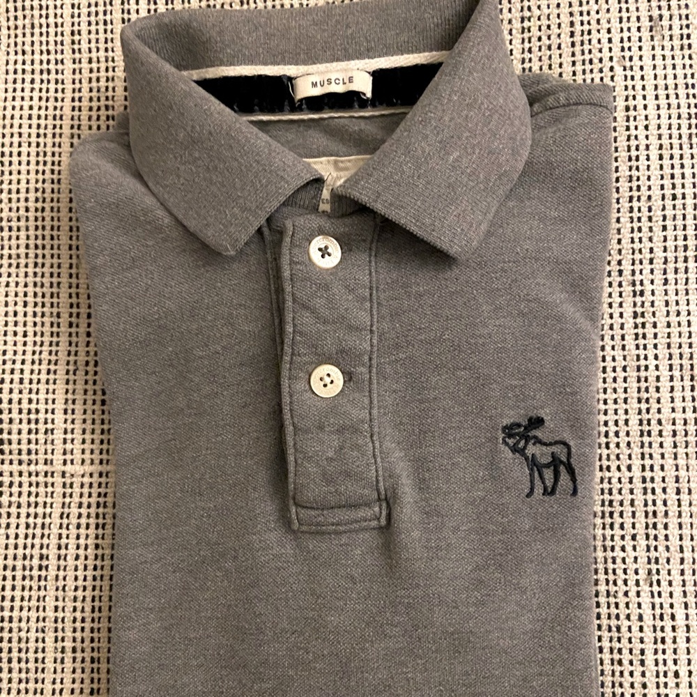 ABERCROMBIE & FITCH MUSCLE FIT (M)